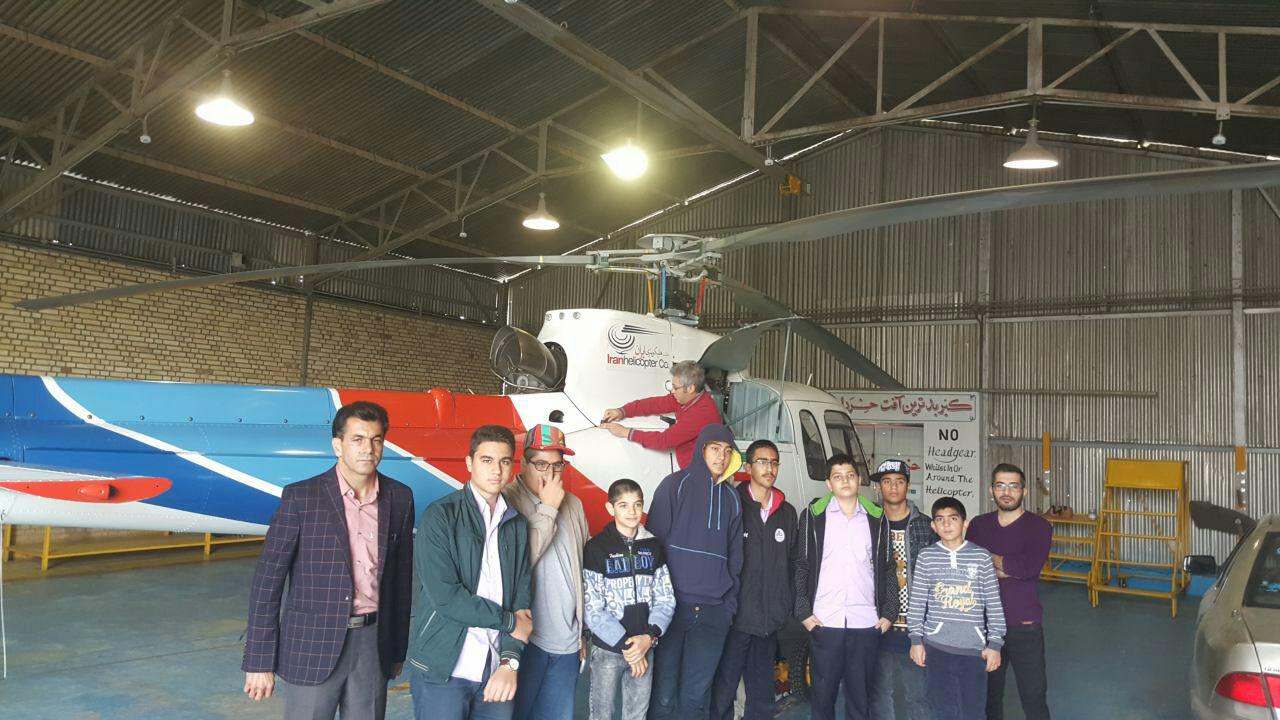 بازدید دانش آموزان منتخب هوافضا و رباتیک از ایستگاه هلیکوپتری فرودگاه گچساران